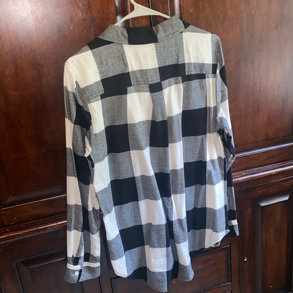 Black and white plaid - Picture 3 of 4